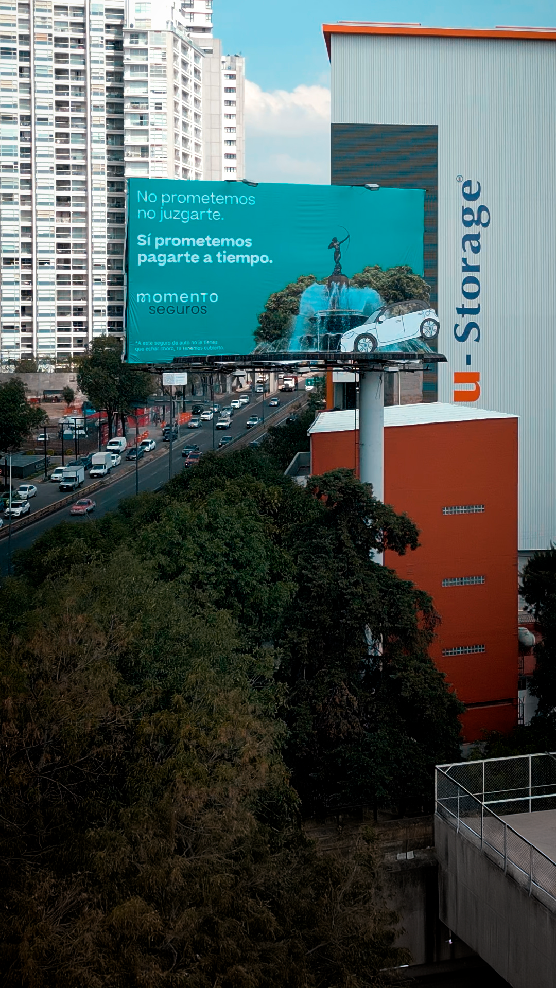 Anuncio espectacular con volumétrico