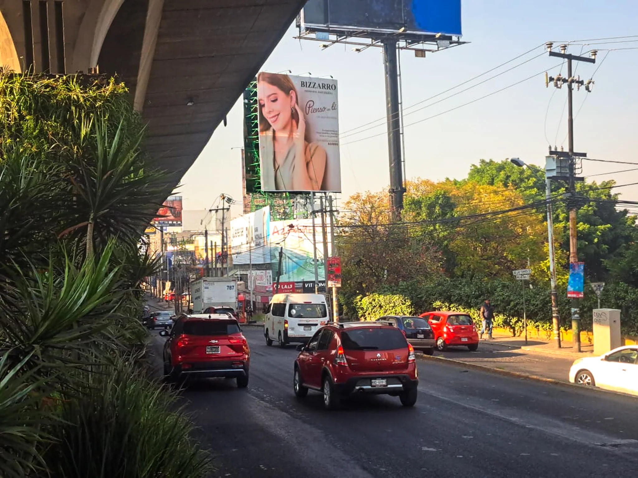 anuncios espectacular bizzarro ciudad de mexico