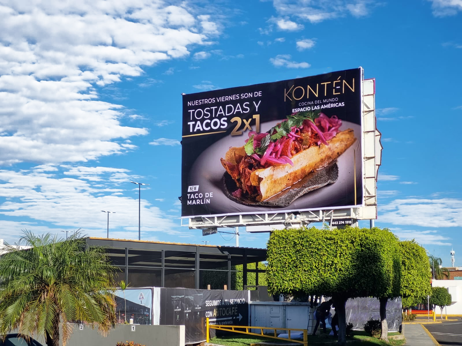 Espectacular publicitario de restaurante Restaurante anunciado en espectaculares