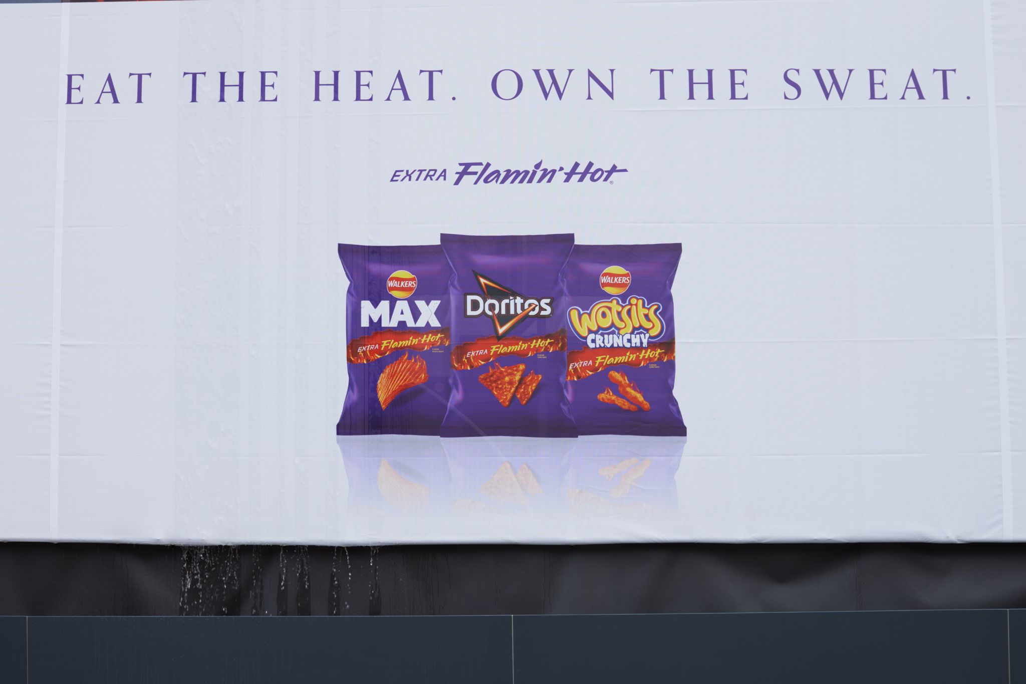 flaming hot muro publicitario