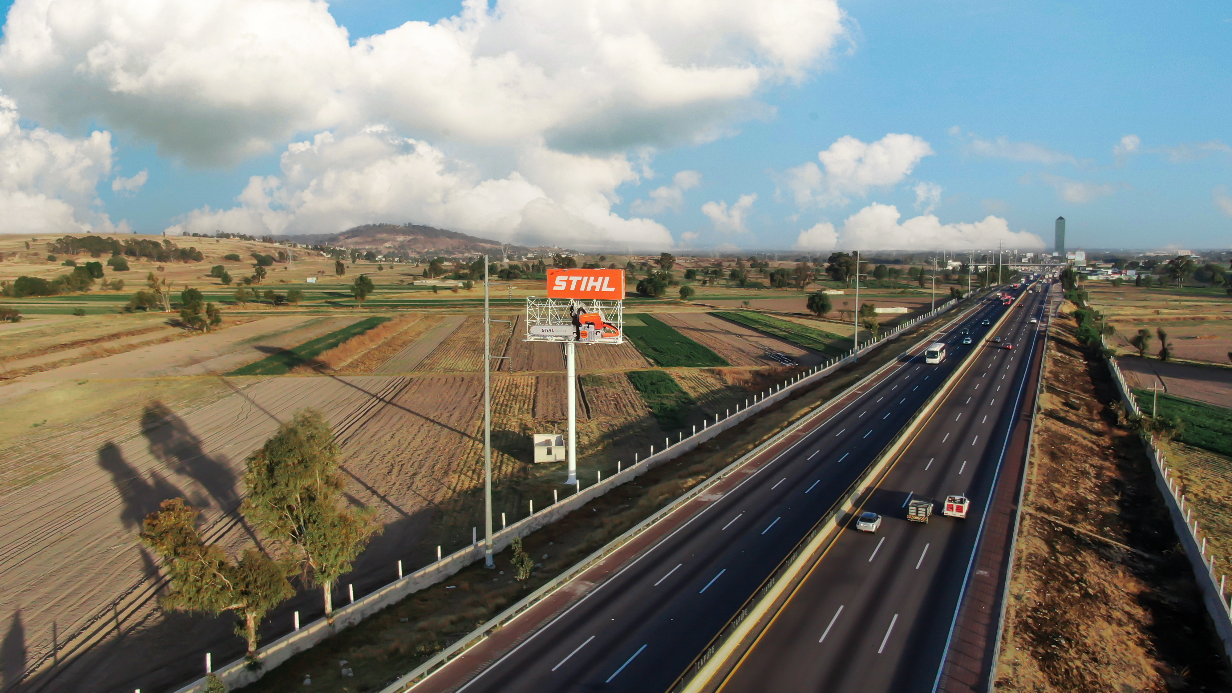 Espectaculares en carretera