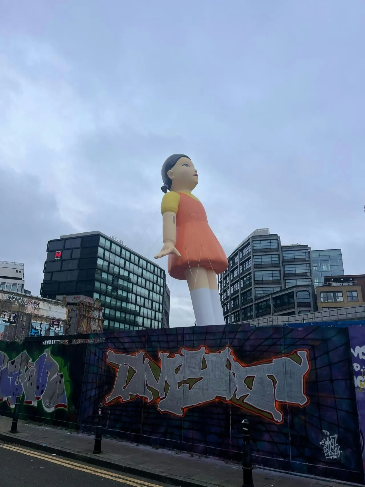 el juego del calamar gigante en Shoreditch
