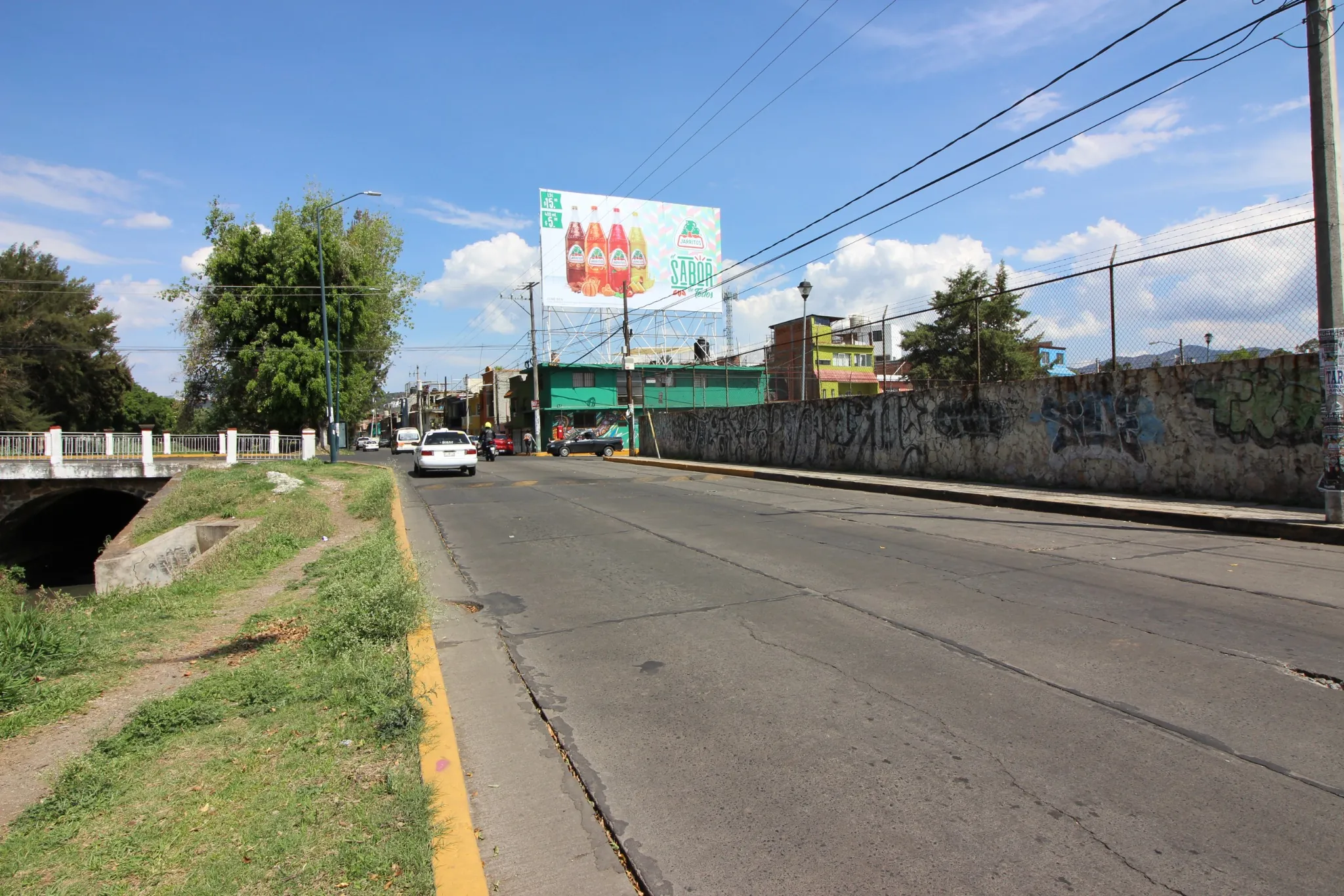 trafico vial que consume publicidad