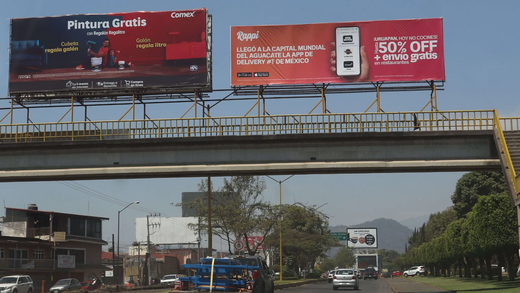 publicidad en puentes peatonales mexico