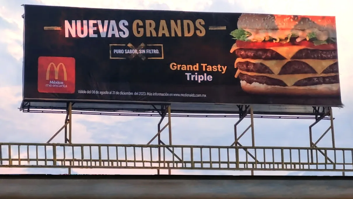anuncios en puentes peatonales mexico