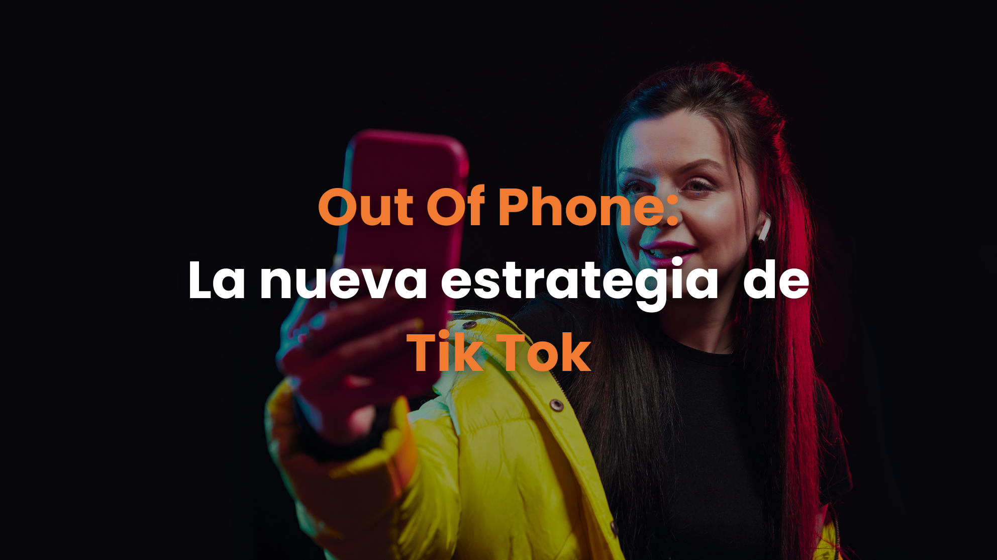 tiktok out of phone, publicidad out of home, viral, creatividad, entretenimiento, tiktok en pantallas gigantes, marketing digital, publicidad innovadora, experiencia de marca